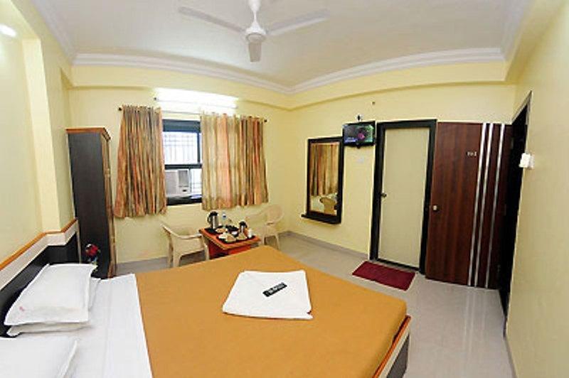 Sai Ganesh Hotel Shirdi Habitación foto