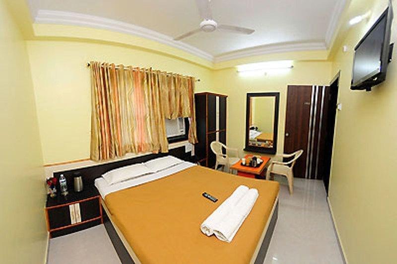 Sai Ganesh Hotel Shirdi Habitación foto